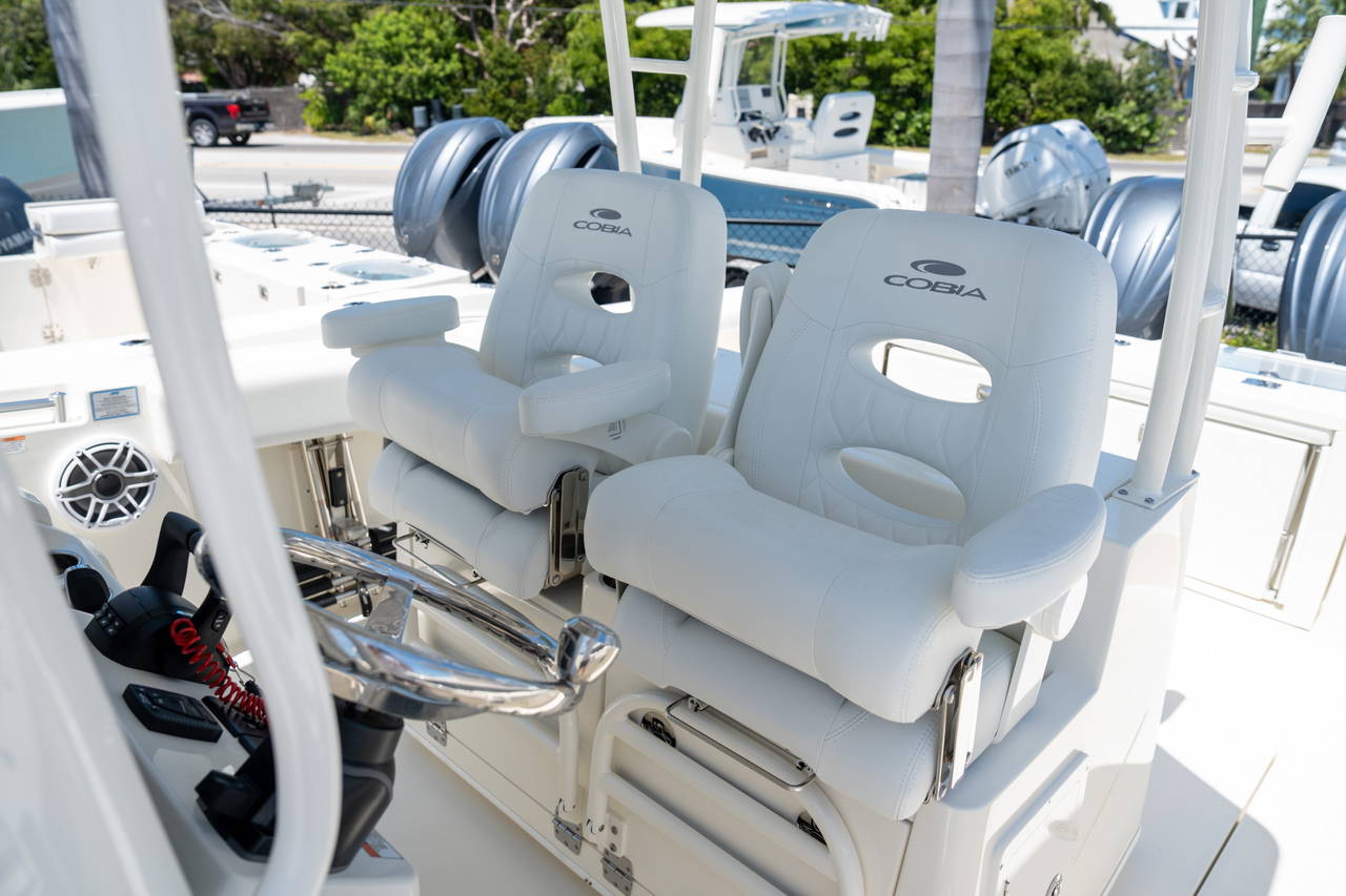 Alternative image of Cobia 320 CC in Islamorada, FL