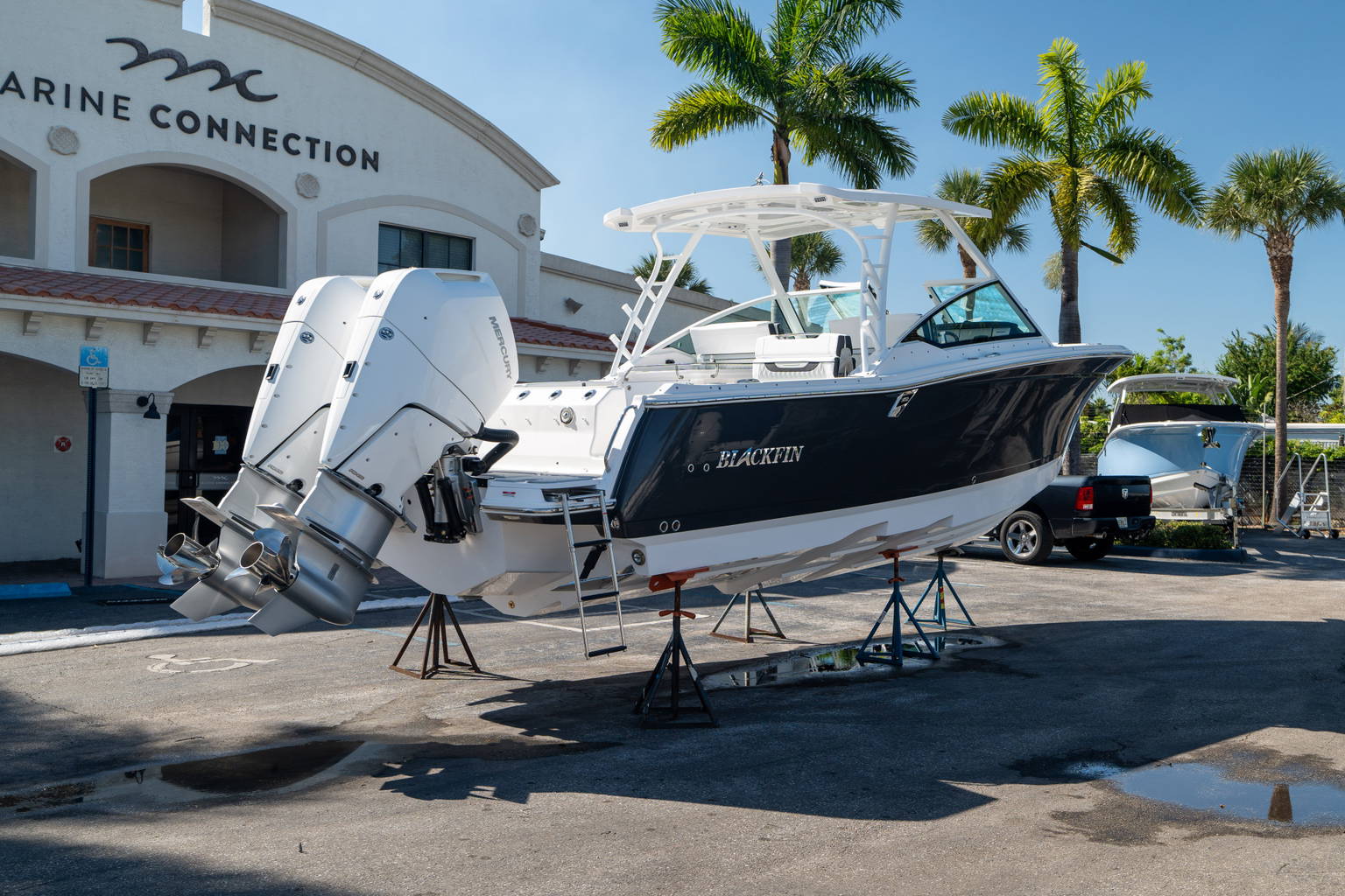 New 2024 Blackfin 302DC #L121 image 2