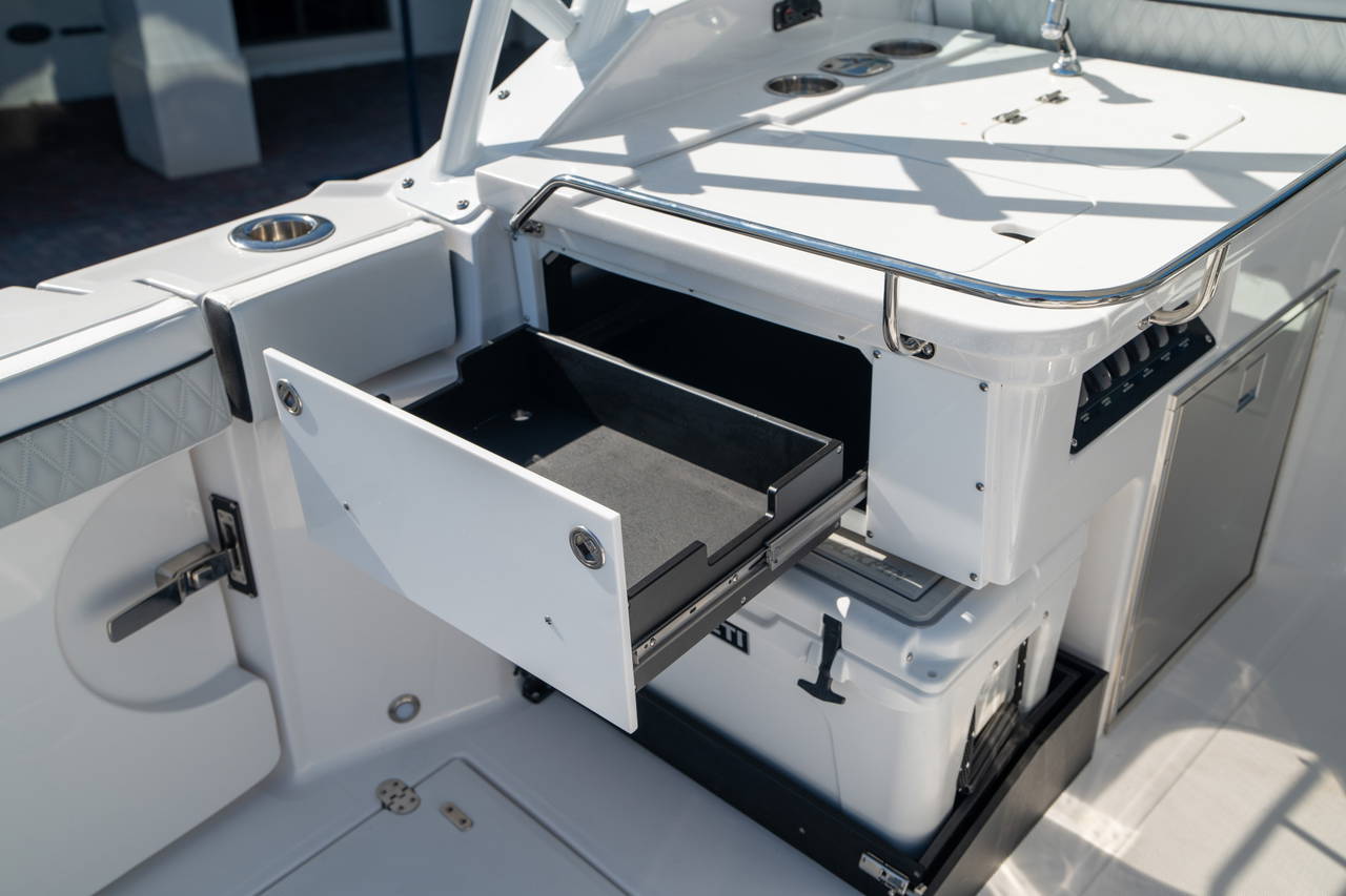 Alternative image of Blackfin 302DC in West Palm Beach, FL