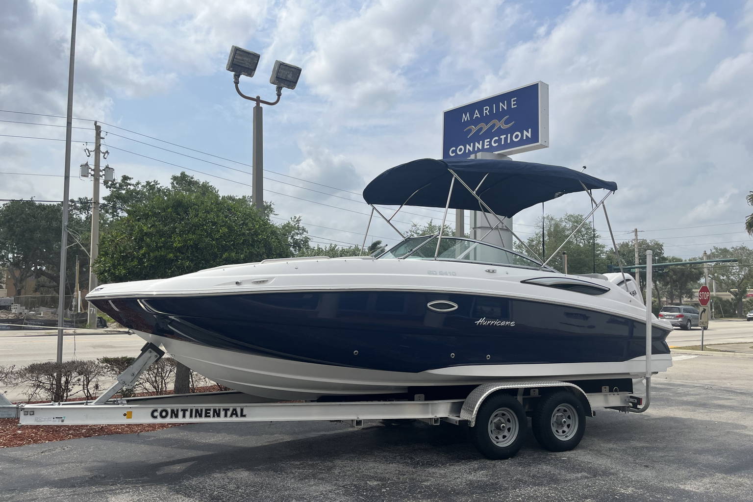 New 2023 Hurricane SunDeck 2410 OB #9691 image 1