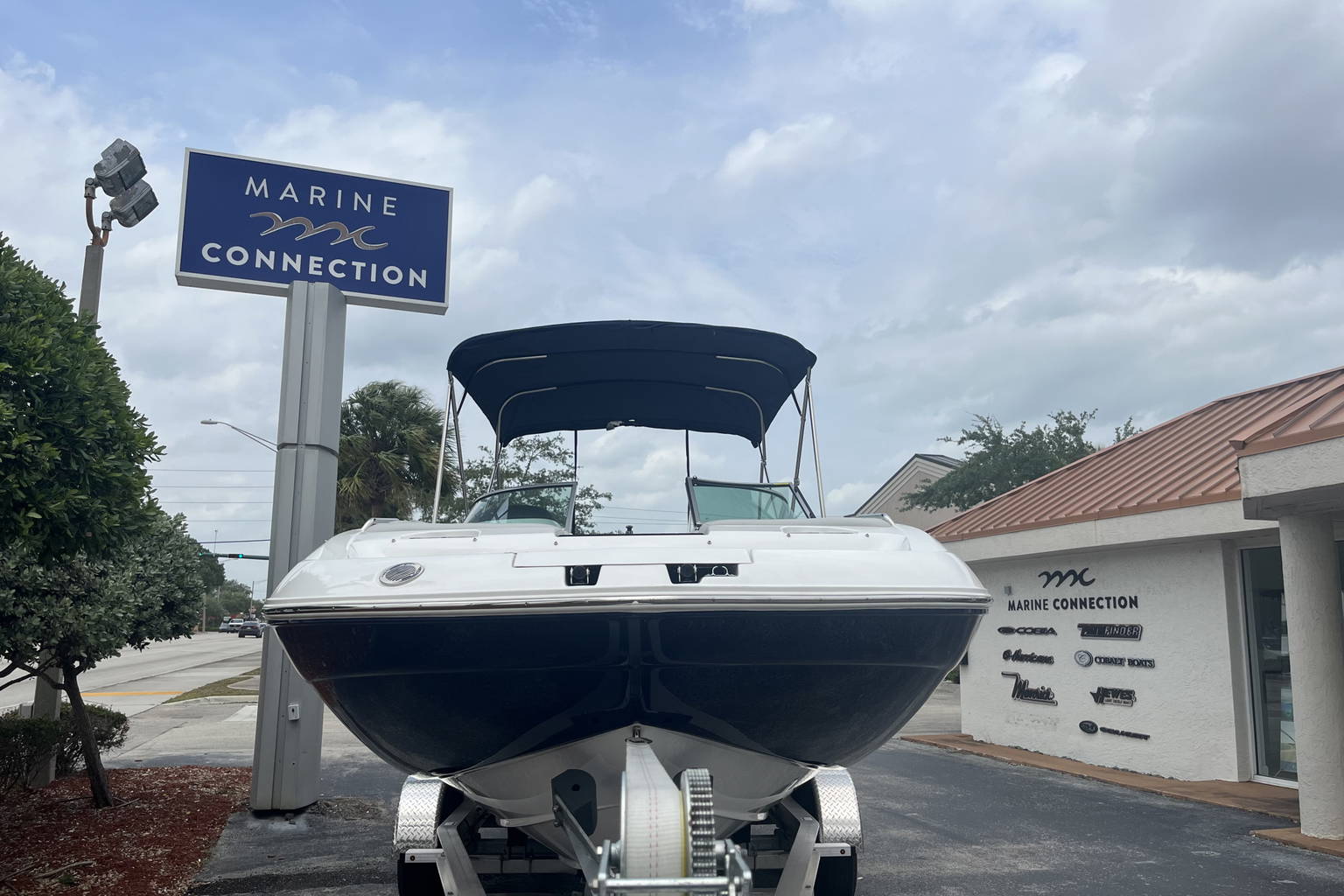 New 2023 Hurricane SunDeck 2410 OB #9691 image 3