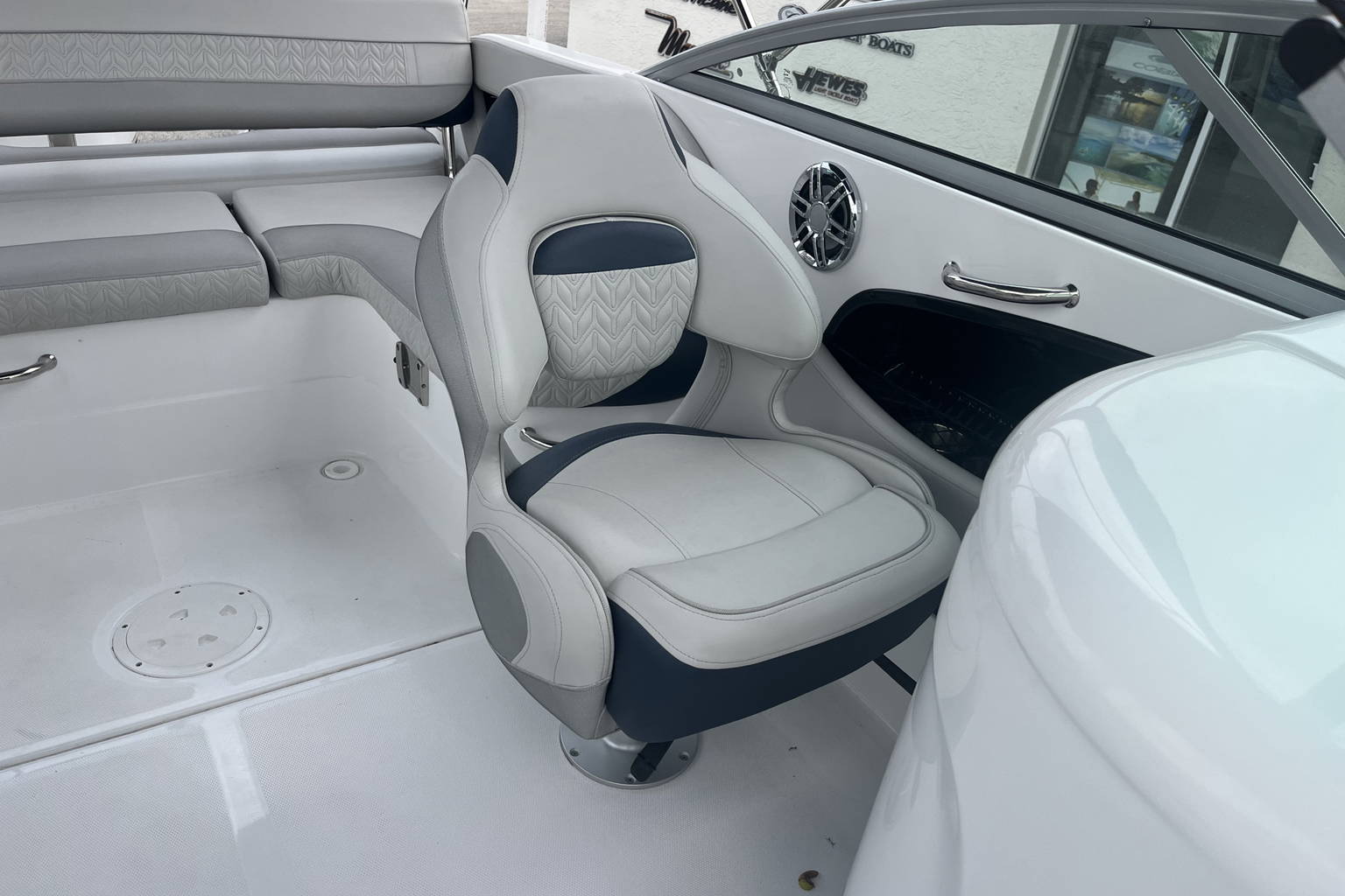New 2023 Hurricane SunDeck 2410 OB #9691 image 14