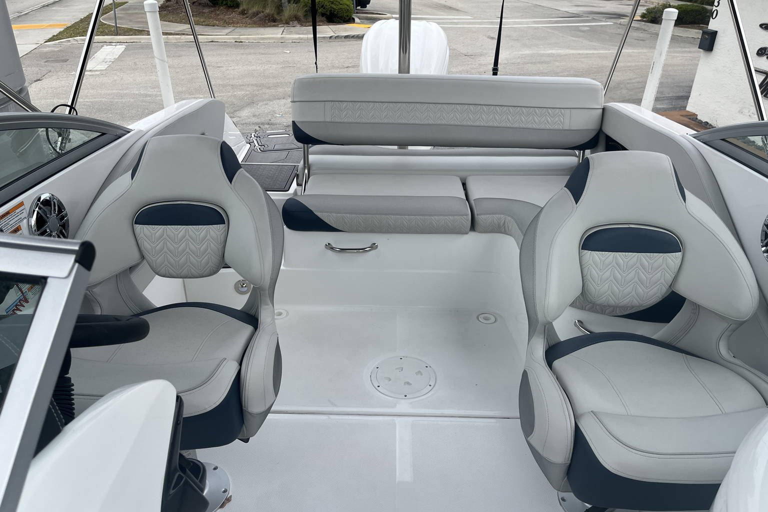 New 2023 Hurricane SunDeck 2410 OB #9691 image 15