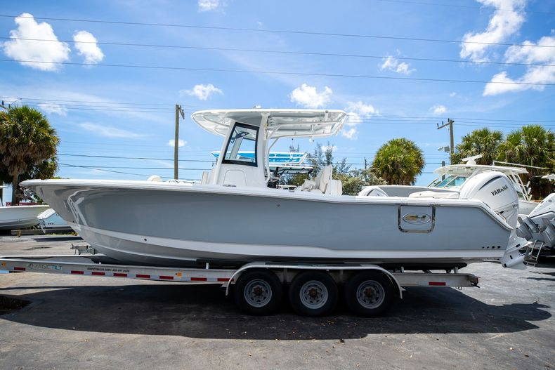 New 2022 Sea Hunt Ultra 305 SE #0063 image 2