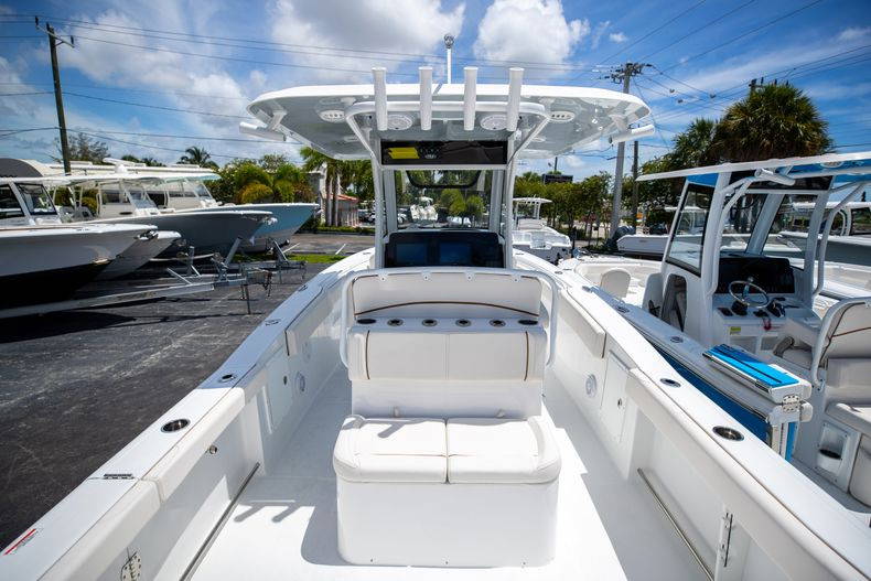 New 2022 Sea Hunt Ultra 305 SE #0063 image 4