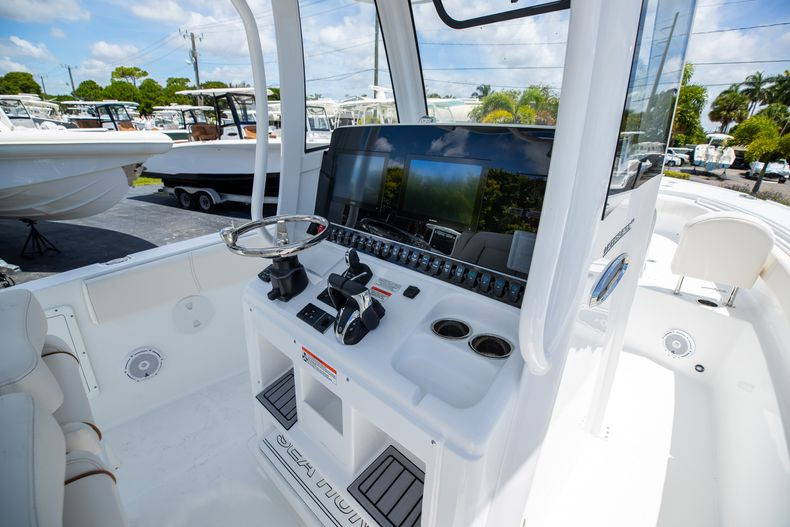 New 2022 Sea Hunt Ultra 305 SE #0063 image 5