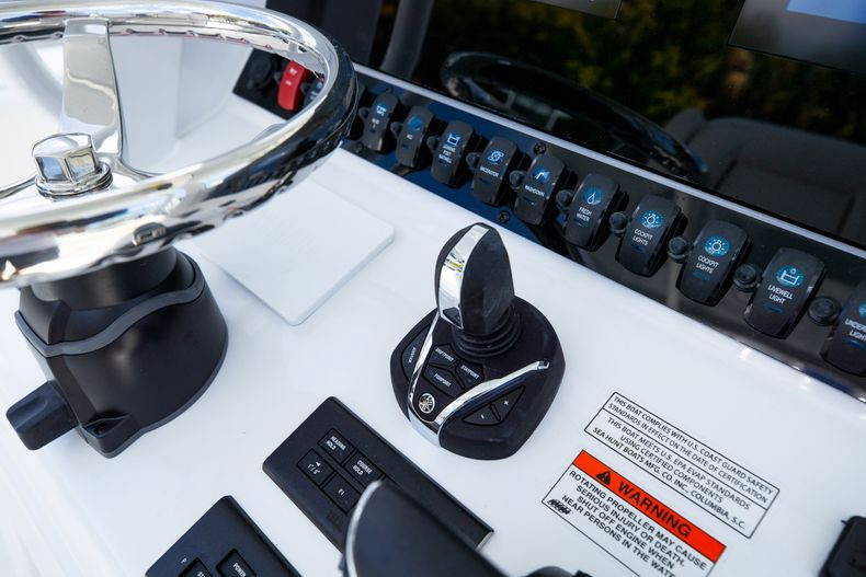 Alternative image of Sea Hunt Ultra 305 SE in West Palm Beach, FL