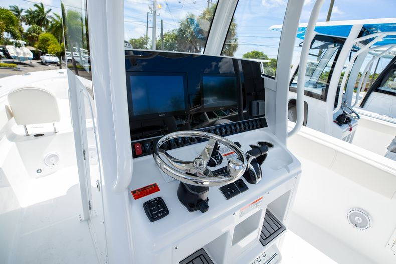 New 2022 Sea Hunt Ultra 305 SE #0063 image 7