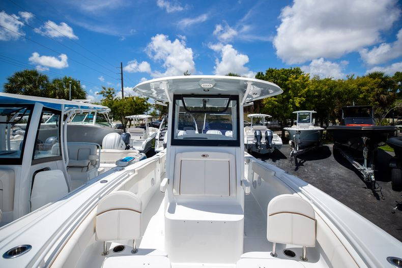 New 2022 Sea Hunt Ultra 305 SE #0063 image 10