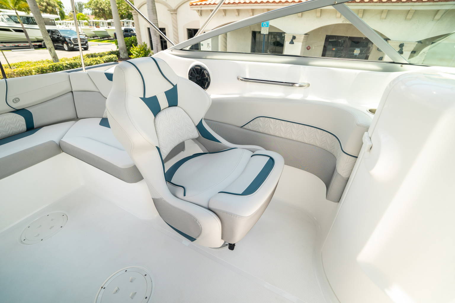 New 2024 Hurricane SunDeck 2400 OB #7827 image 18