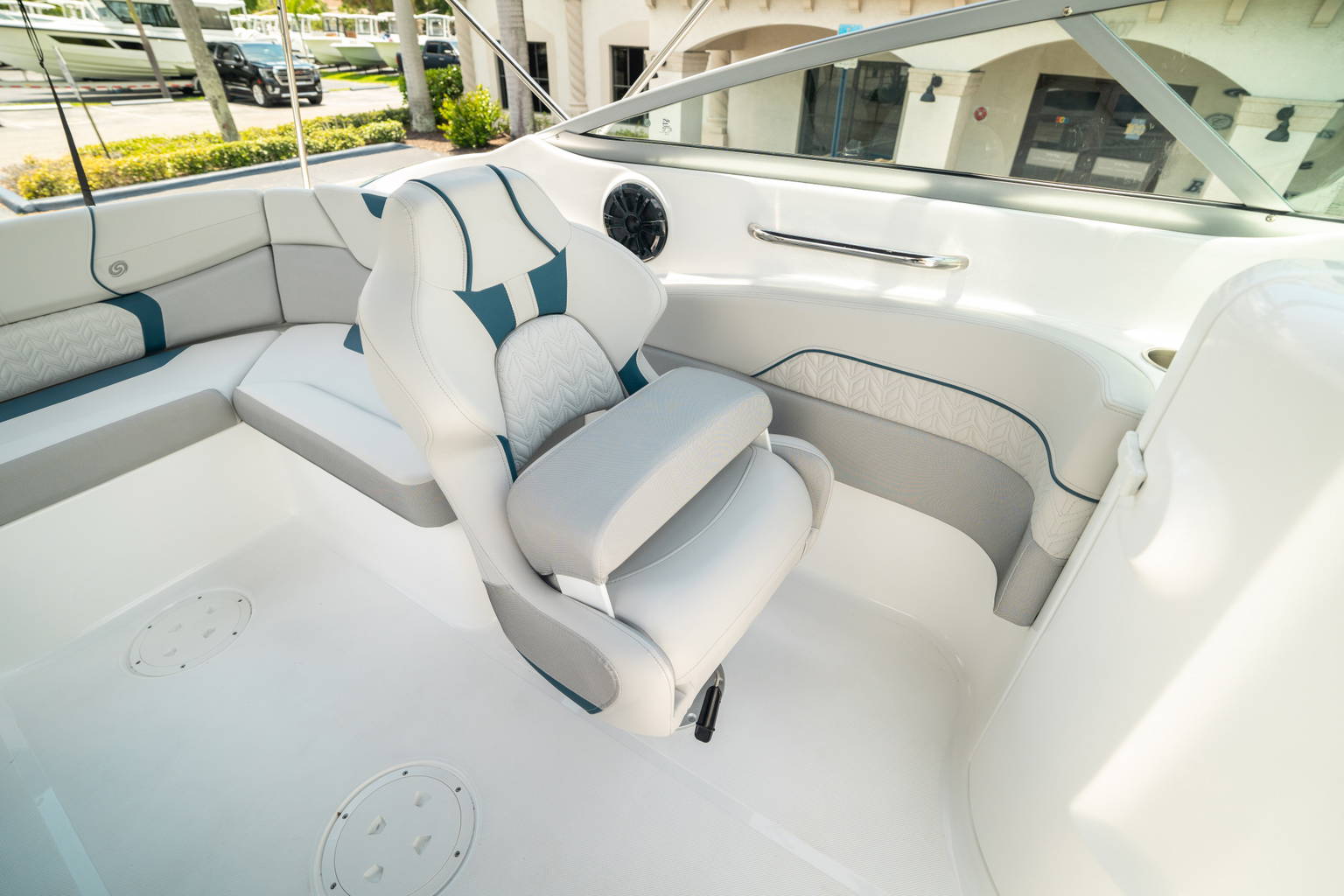 New 2024 Hurricane SunDeck 2400 OB #7827 image 19