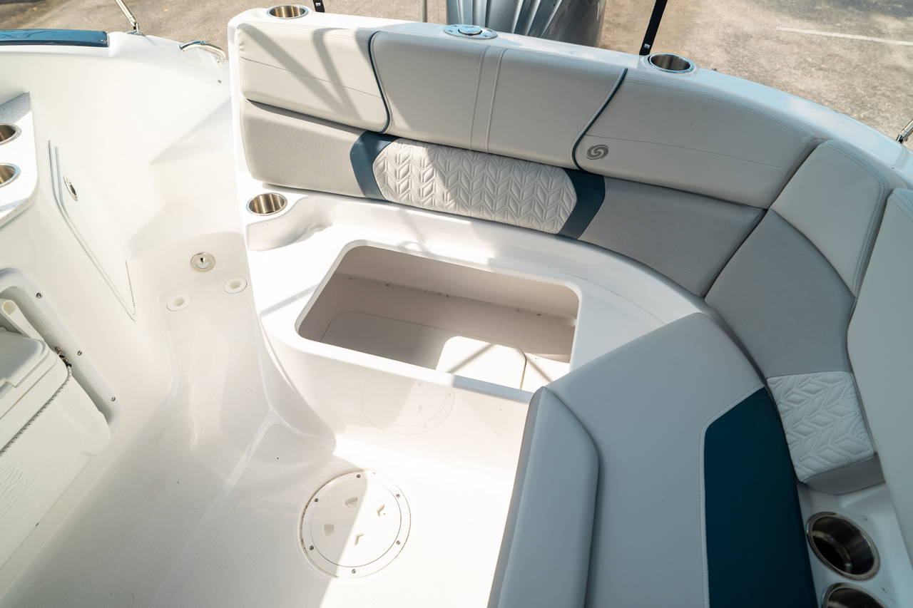 Alternative image of Hurricane SunDeck 2400 OB in Stuart, FL