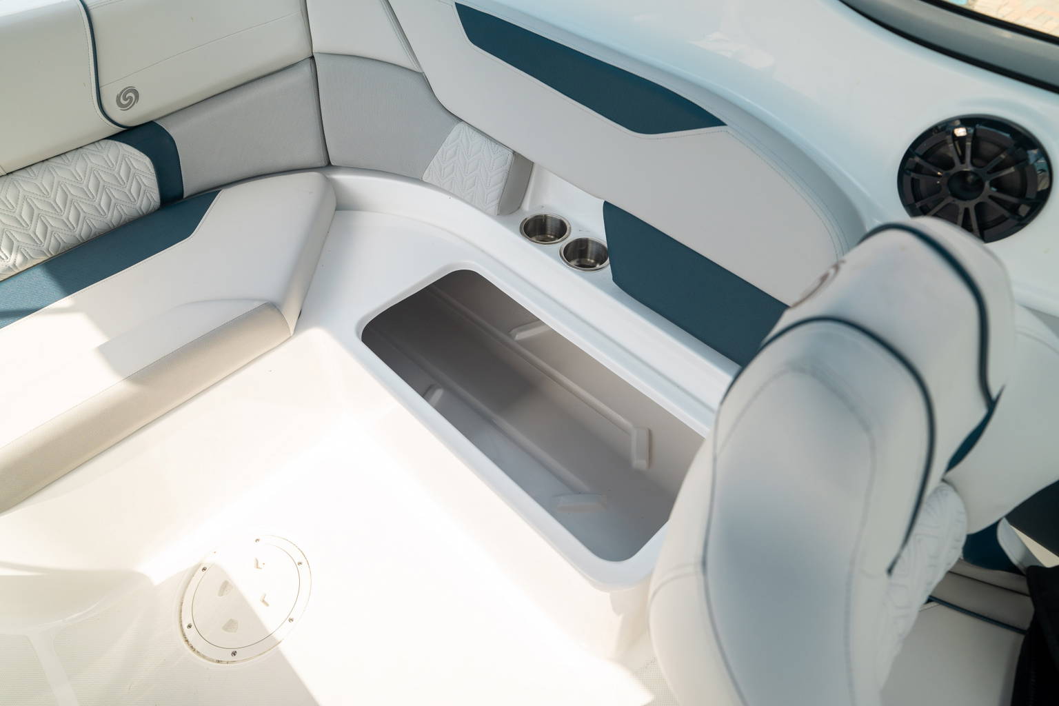 New 2024 Hurricane SunDeck 2400 OB #7836 image 14
