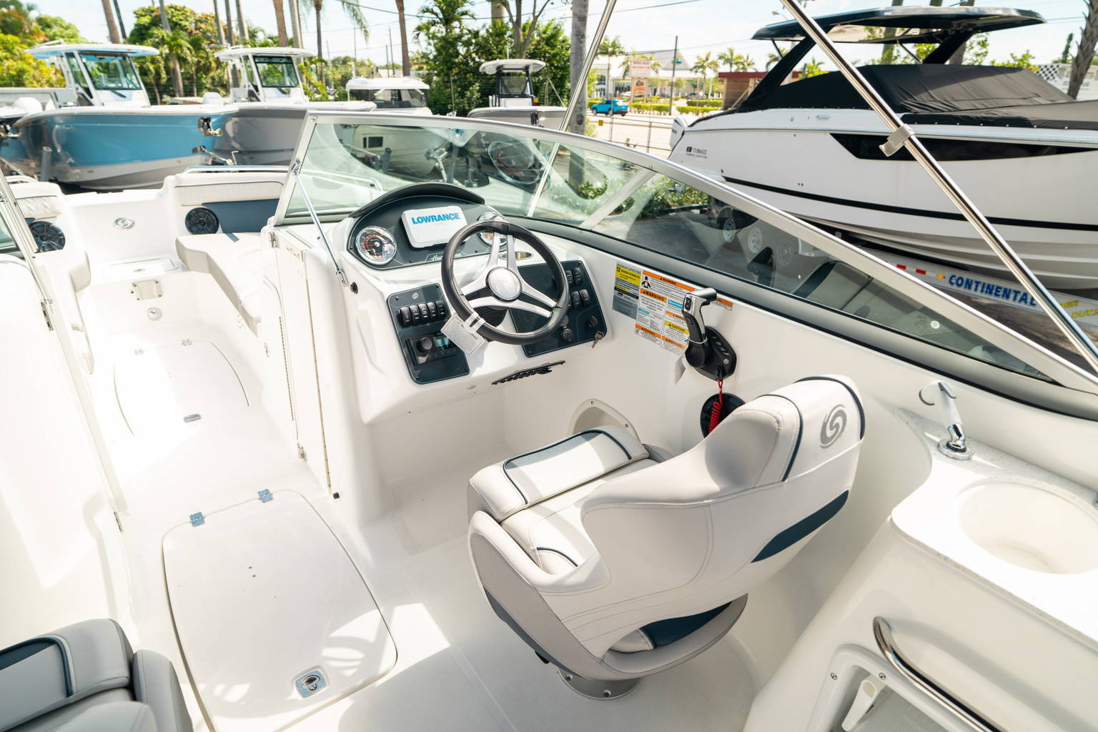New 2024 Hurricane SunDeck 2400 OB #7836 image 19