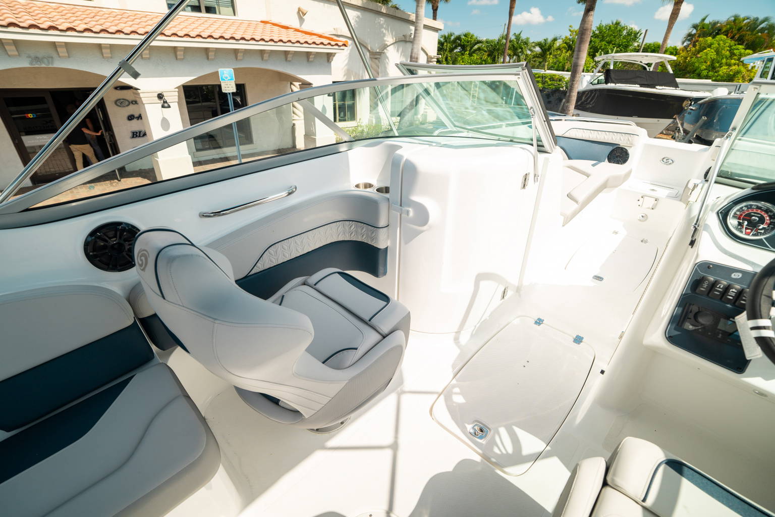 New 2024 Hurricane SunDeck 2400 OB #7836 image 25