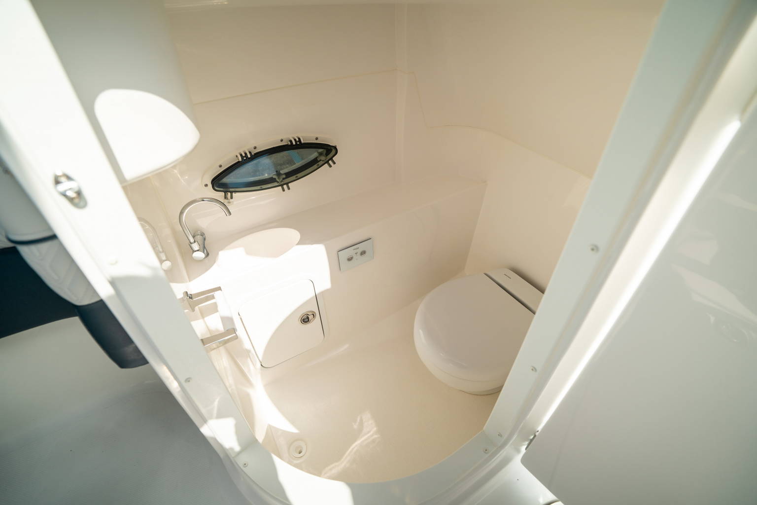 New 2024 Hurricane SunDeck 2400 OB #7836 image 31