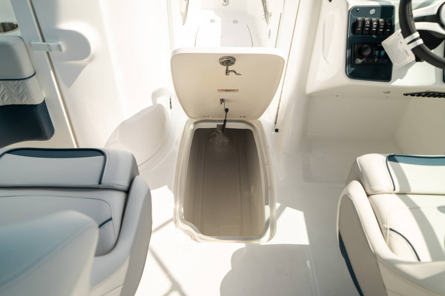 New 2024 Hurricane SunDeck 2400 OB #7836 image 32