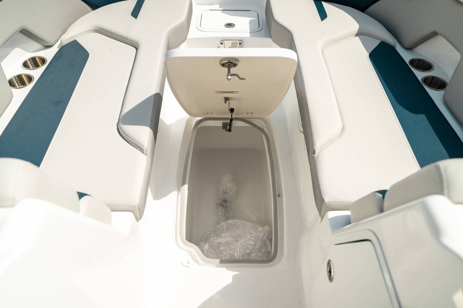 New 2024 Hurricane SunDeck 2400 OB #7836 image 36