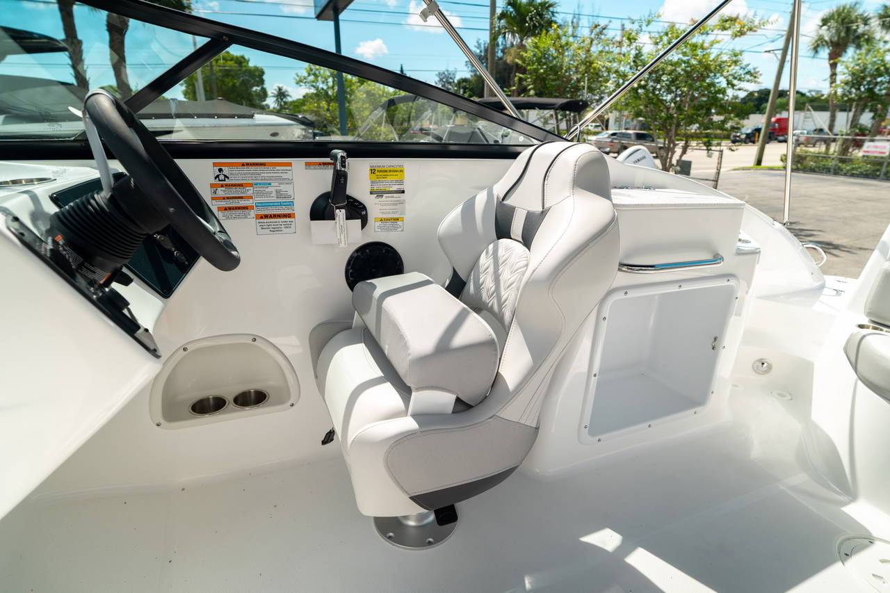 Alternative image of Hurricane SunDeck 2400 OB in Florida Keys, FL