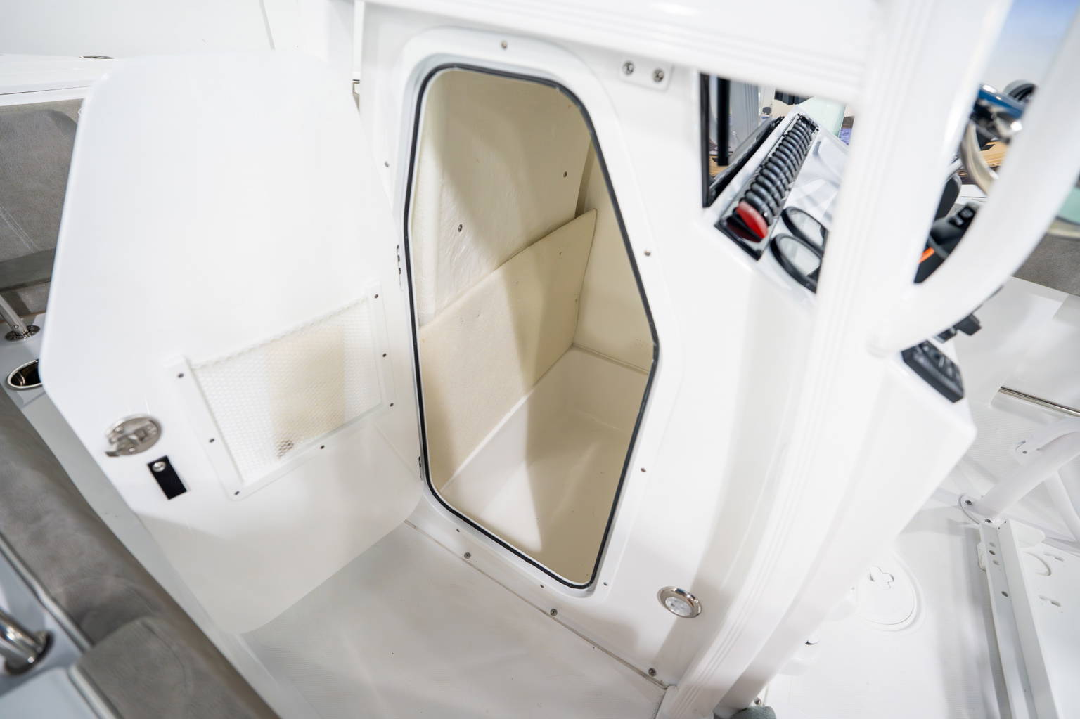Alternative image of Sea Hunt Ultra 229 in Fort Lauderdale, FL