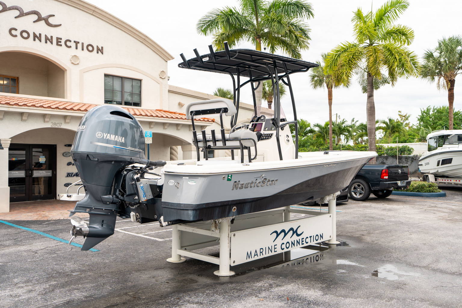 Used 2022 Nauticstar 215 #5014 image 2