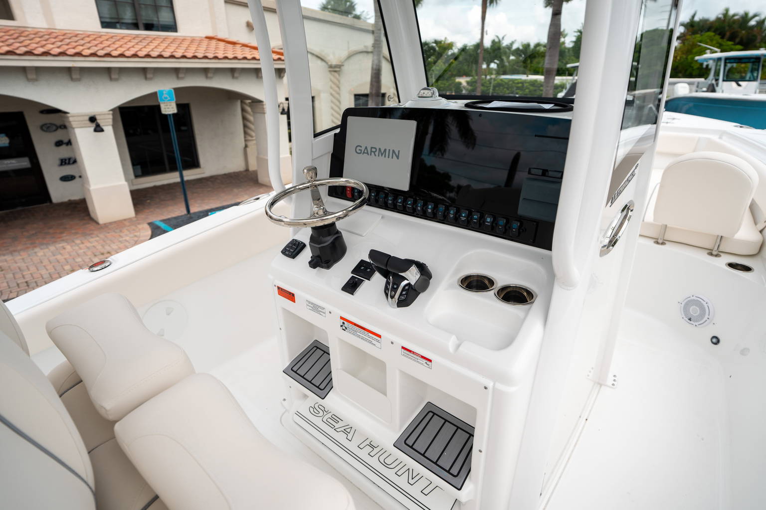 Alternative image of Sea Hunt Ultra 265 SE in Miami, FL