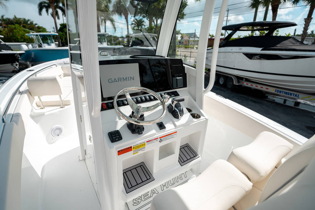 Alternative image of Sea Hunt Ultra 239 SE in Fort Lauderdale, FL