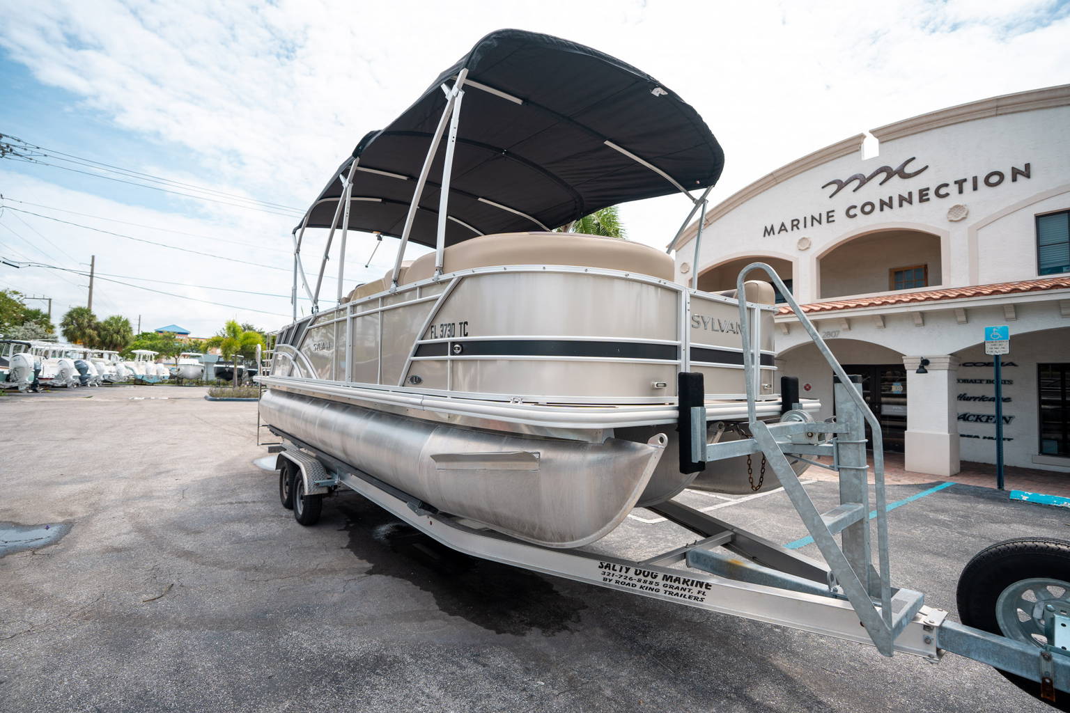 Used 2022 Sylvan L3 Deluxe #1836 image 8