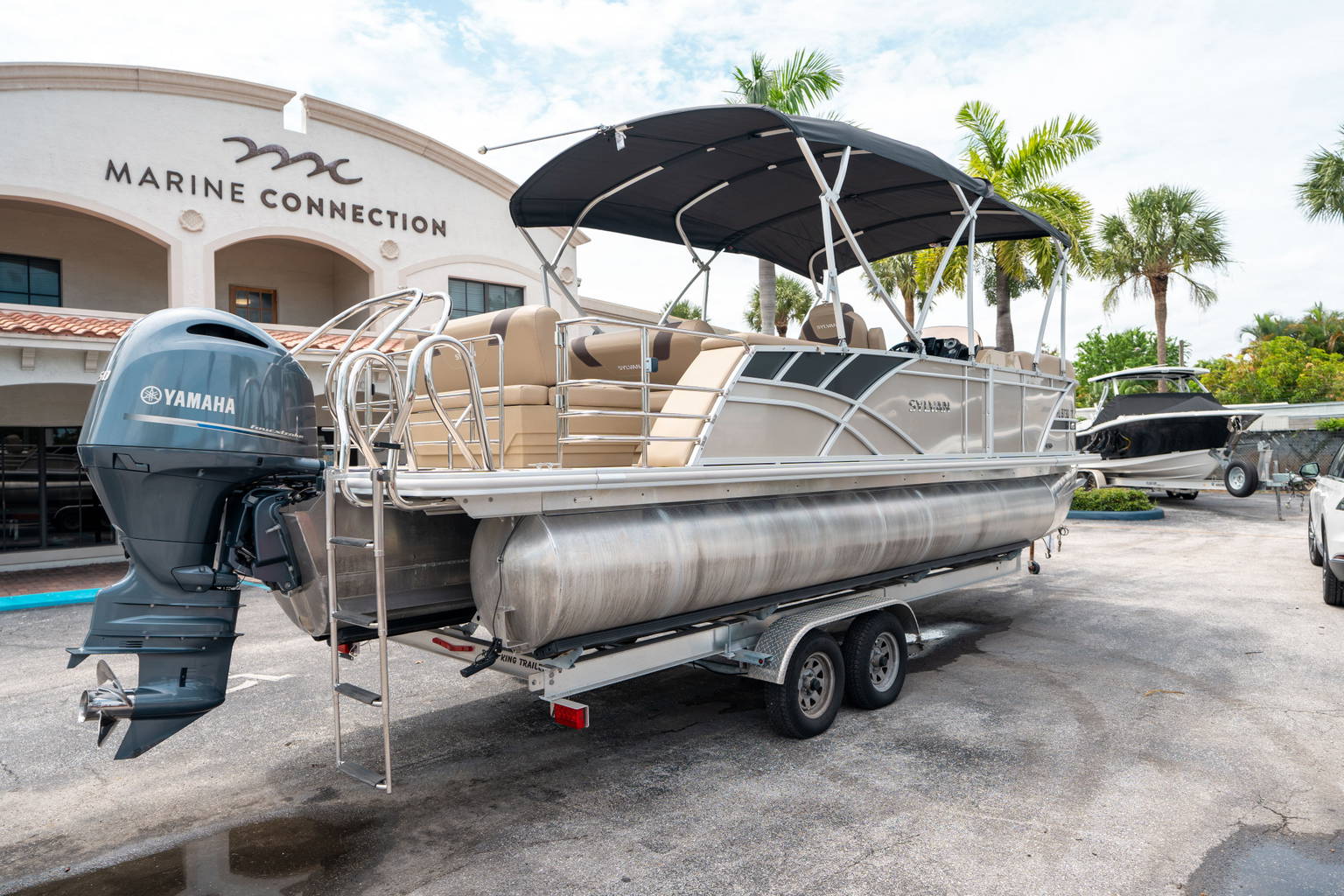 Used 2022 Sylvan L3 Deluxe #1836 image 2