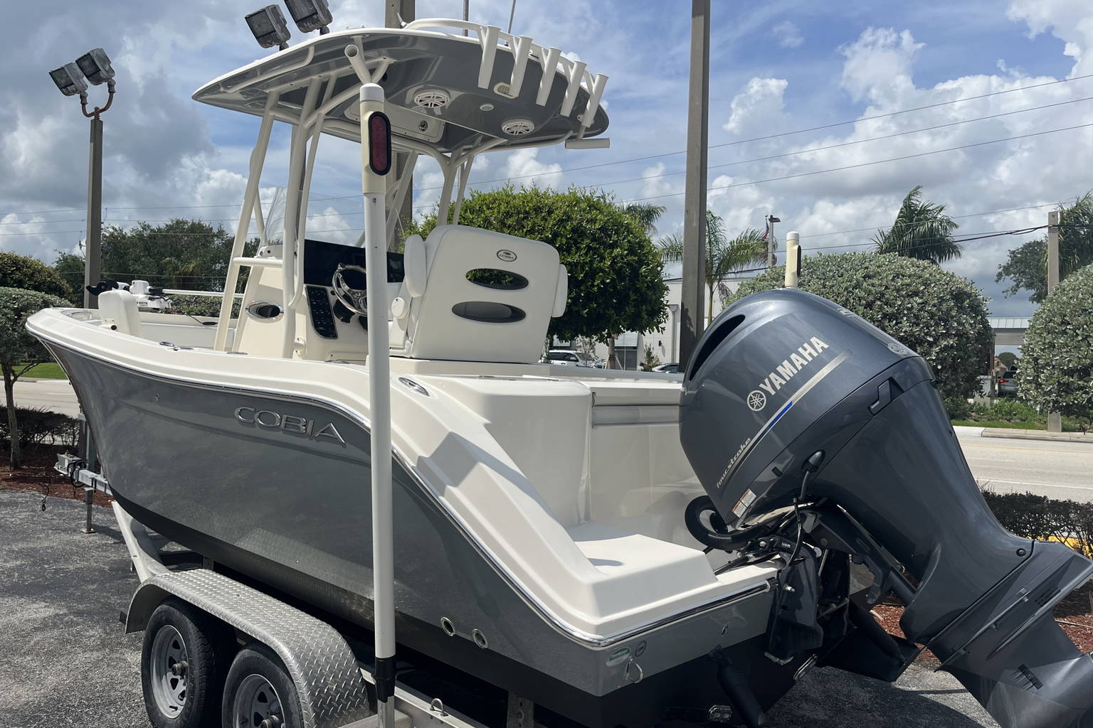 Used 2020 Cobia 220 CC #X090 image 4