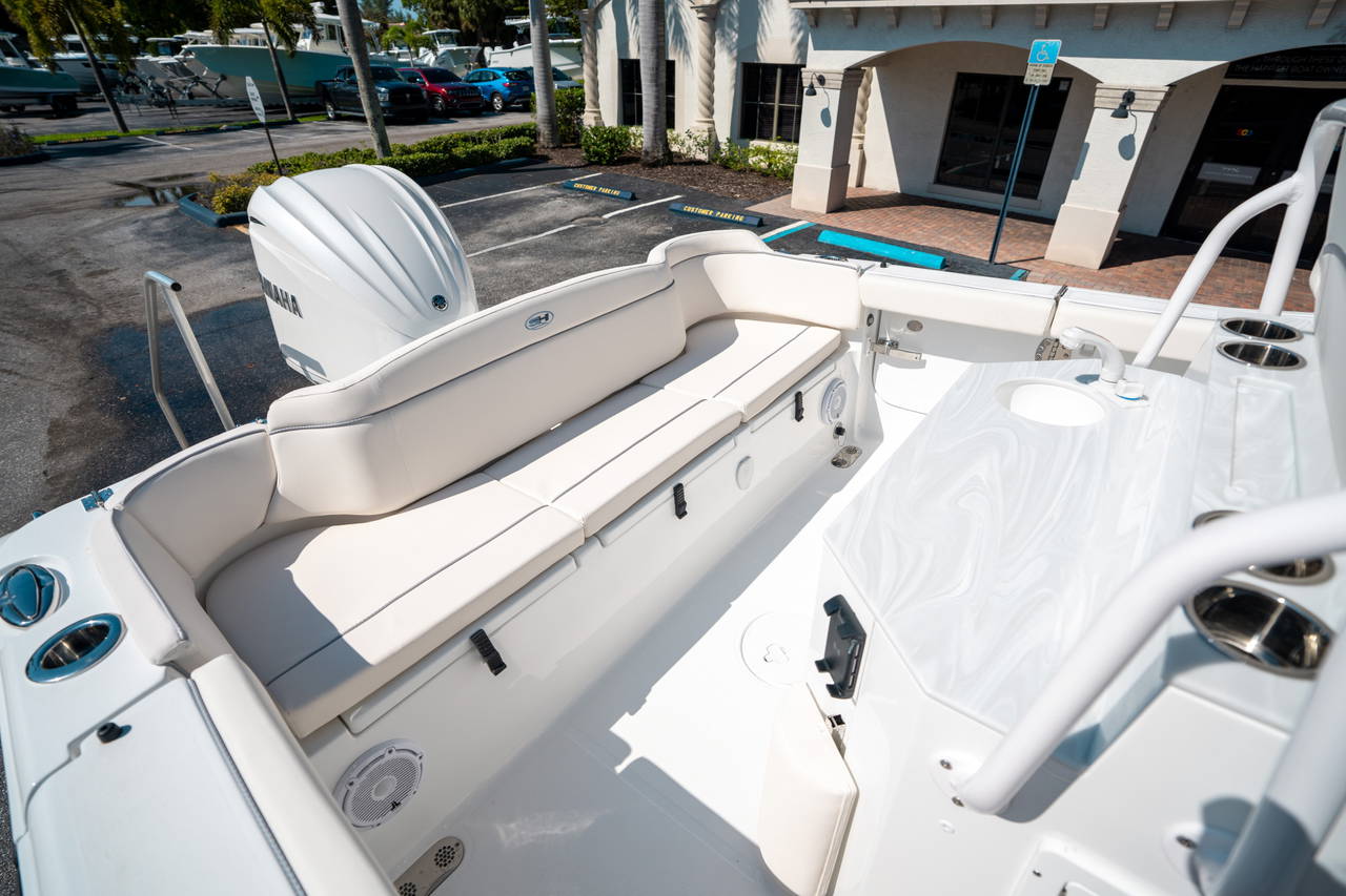 Alternative image of Sea Hunt Ultra 255 SE in Miami, FL