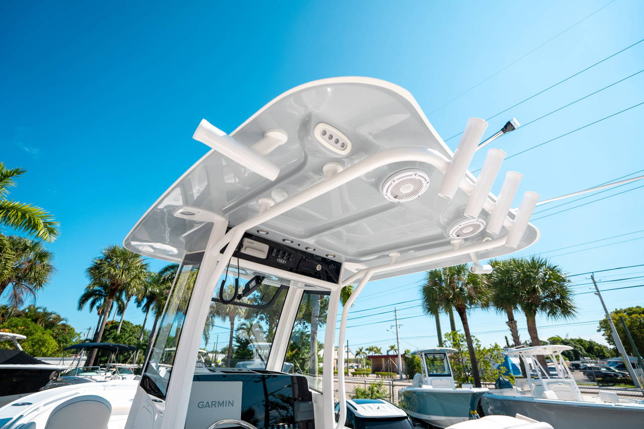 Alternative image of Sea Hunt Ultra 255 SE in Miami, FL