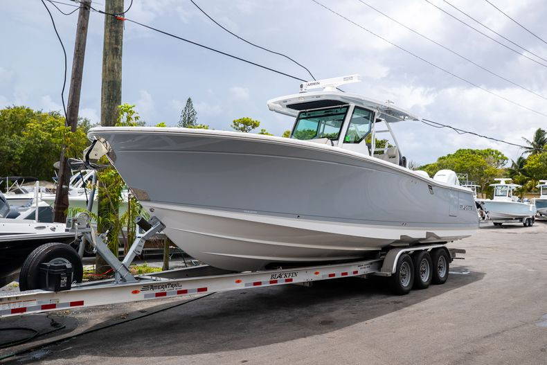 Used 2021 Blackfin 332CC #C161 image 1