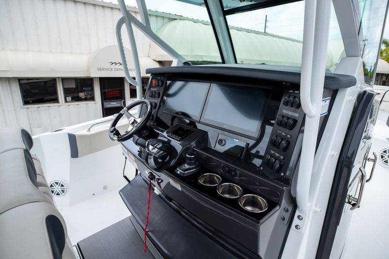 Used 2021 Blackfin 332CC #C161 image 6