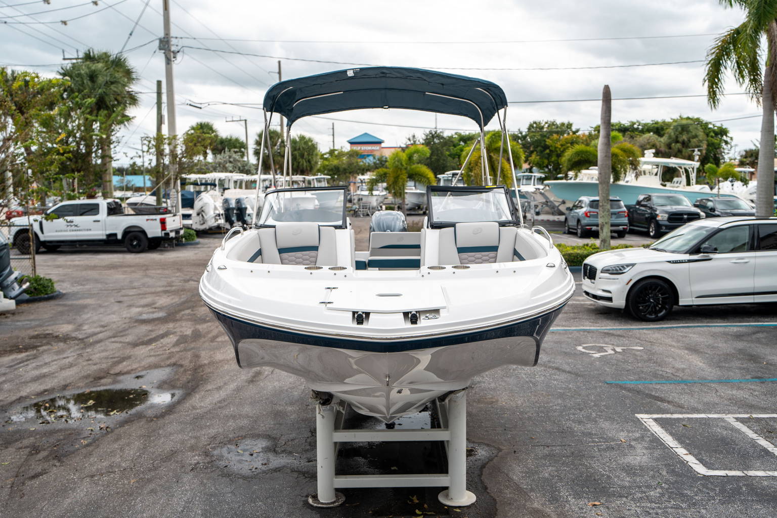 New 2025 Hurricane SunDeck 217 OB #8495 image 8