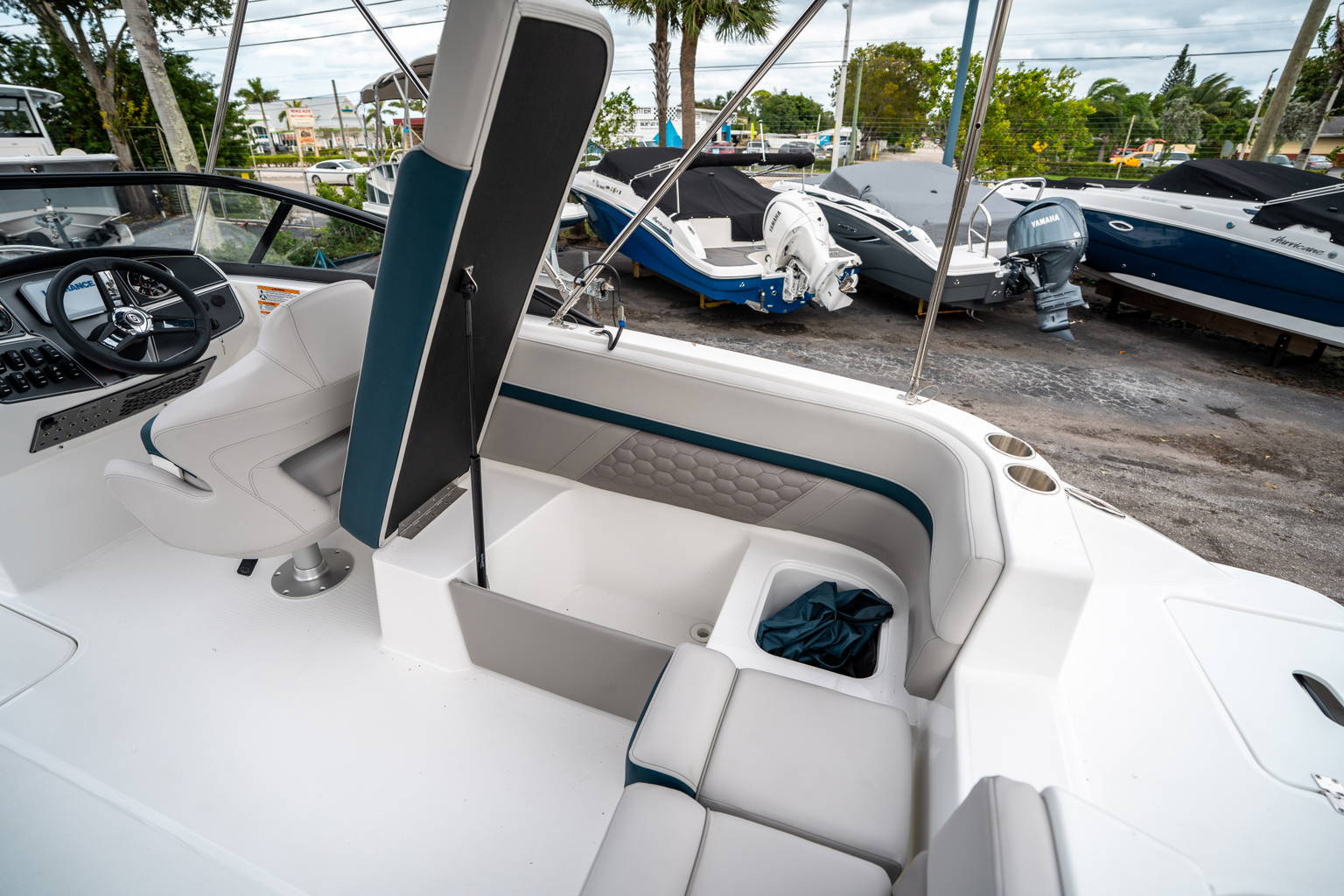 New 2025 Hurricane SunDeck 217 OB #8495 image 13
