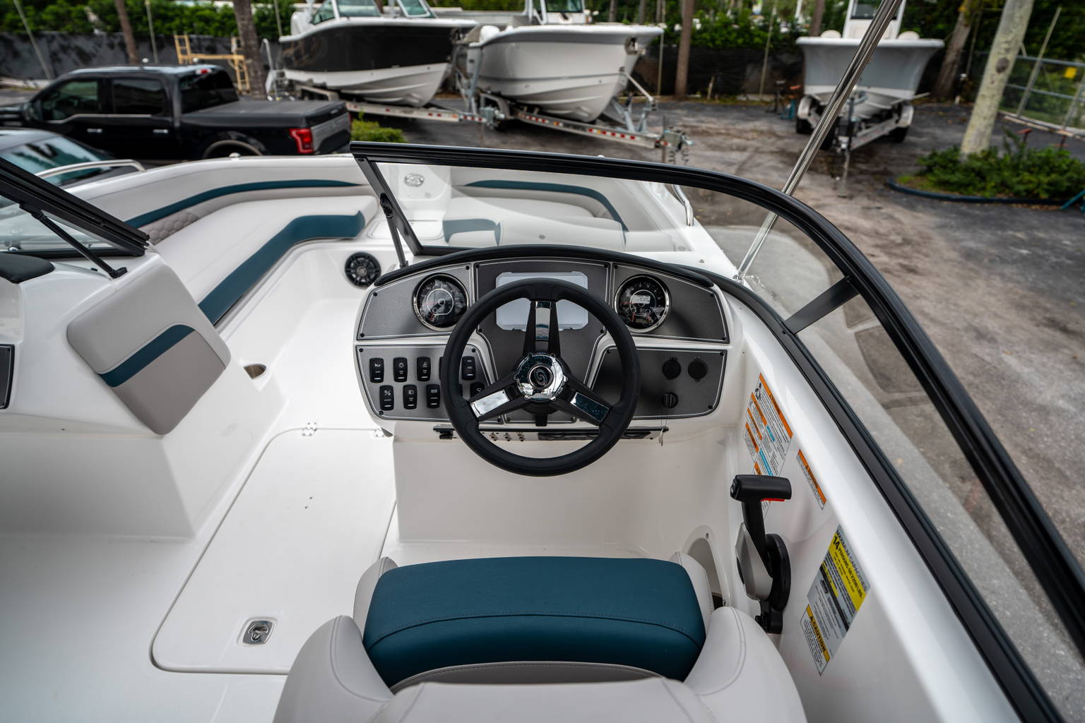 New 2025 Hurricane SunDeck 217 OB #8495 image 16