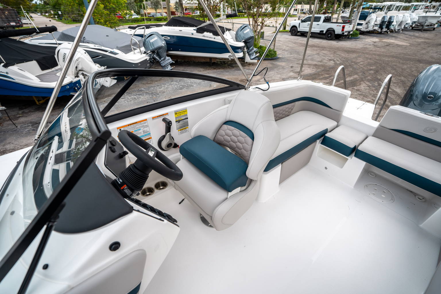 New 2025 Hurricane SunDeck 217 OB #8495 image 18