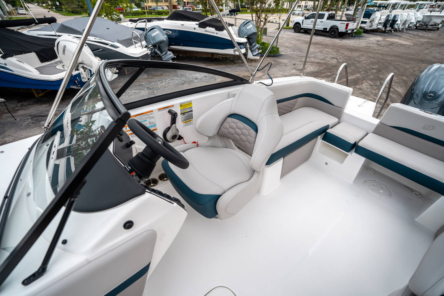 New 2025 Hurricane SunDeck 217 OB #8495 image 19