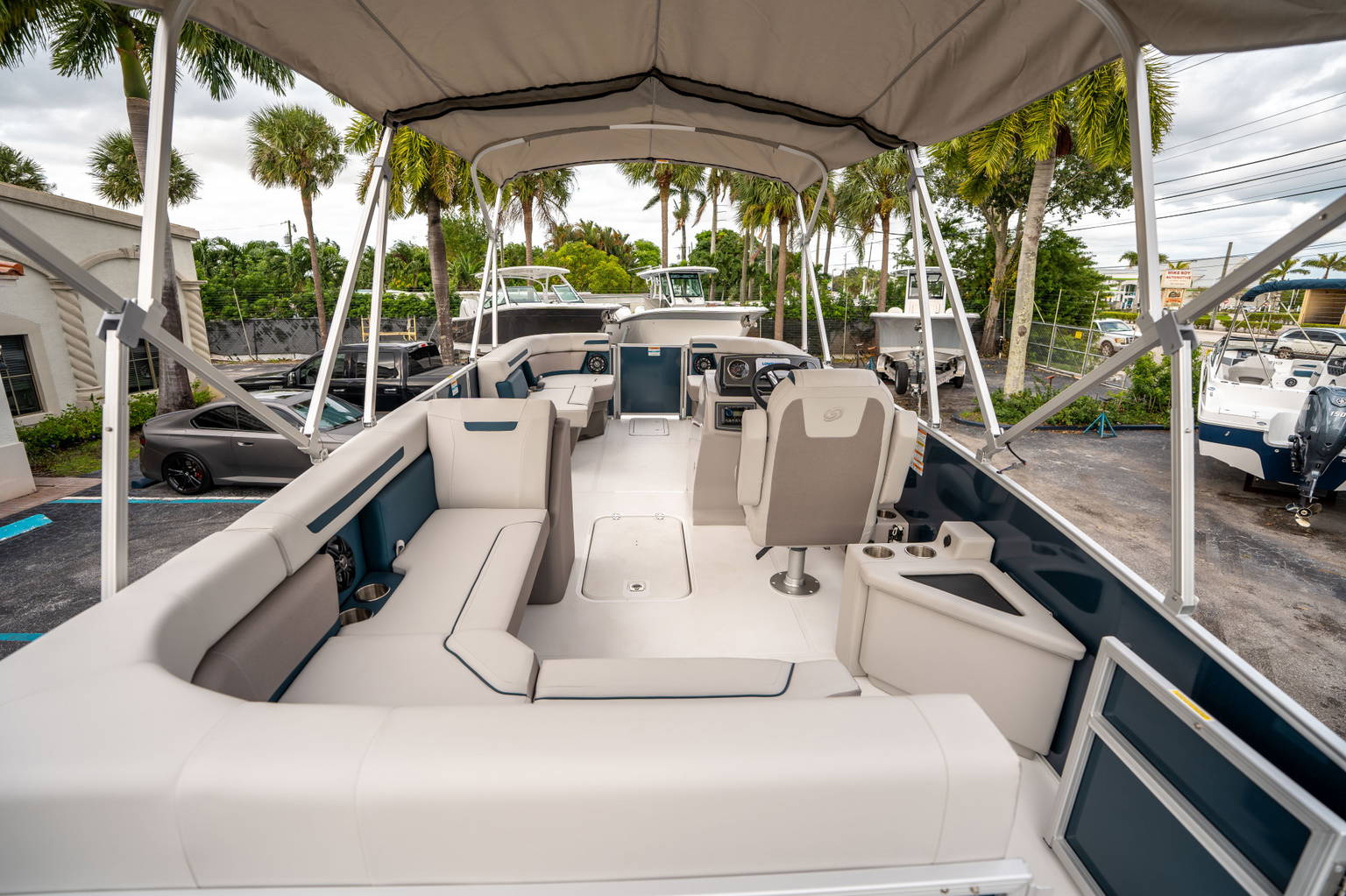 Alternative image of Hurricane FunDeck 2260 OB in Miami, FL