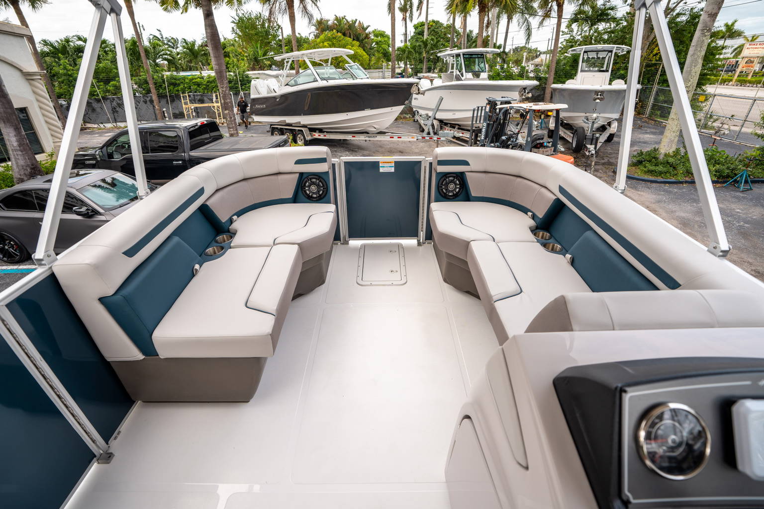 New 2025 Hurricane FunDeck 2260 OB #8496 image 23