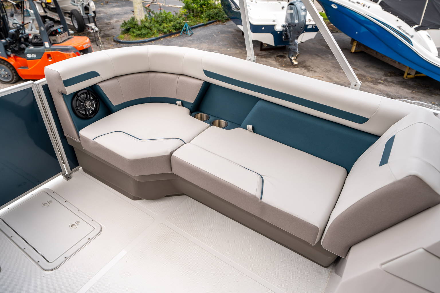 New 2025 Hurricane FunDeck 2260 OB #8496 image 25