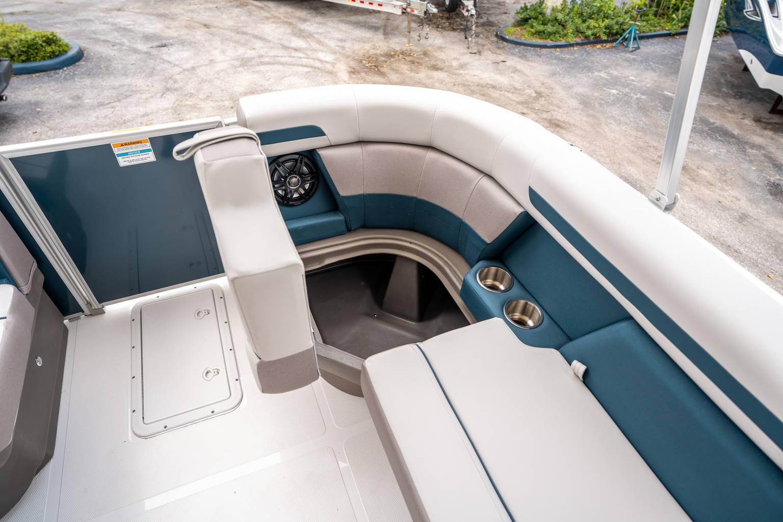 New 2025 Hurricane FunDeck 2260 OB #8496 image 29