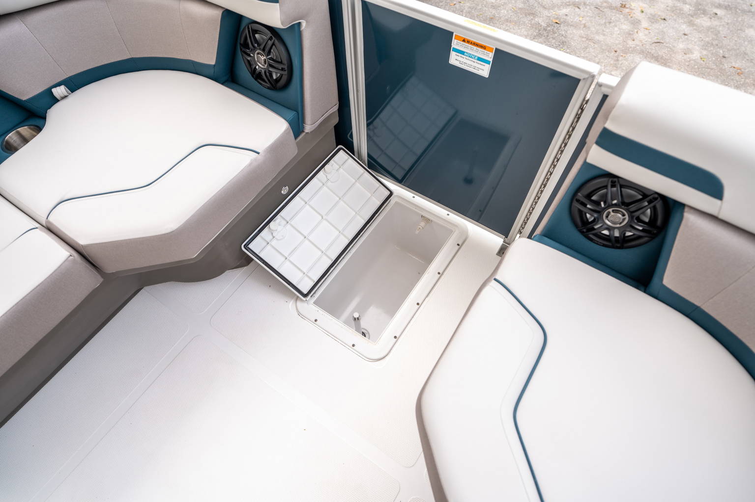 New Hurricane FunDeck 2260 OB Deck Boat boats for sale in
