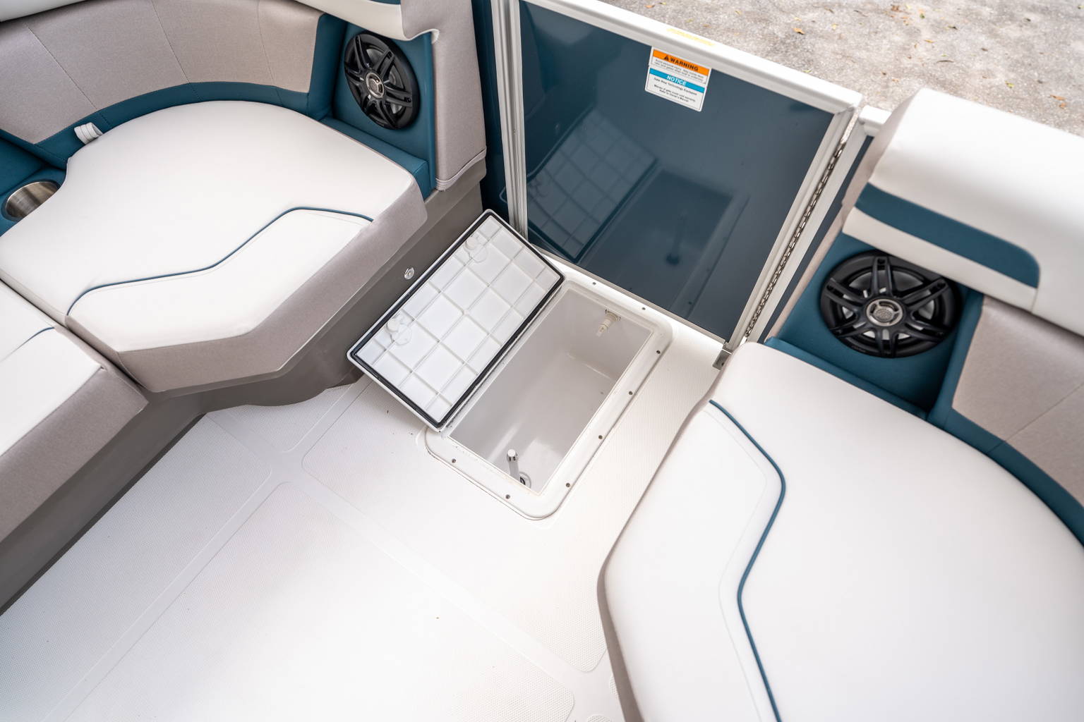 New 2025 Hurricane FunDeck 2260 OB #8496 image 30