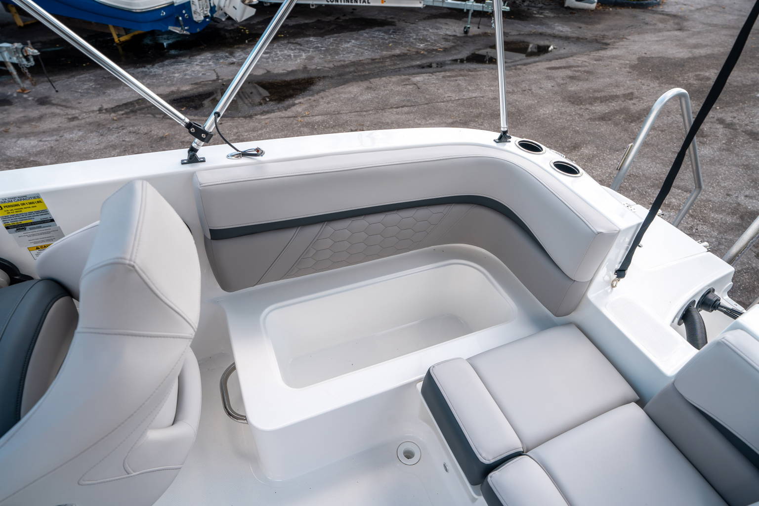 New 2025 Hurricane SunDeck Sport 192 RL OB #8504 image 13