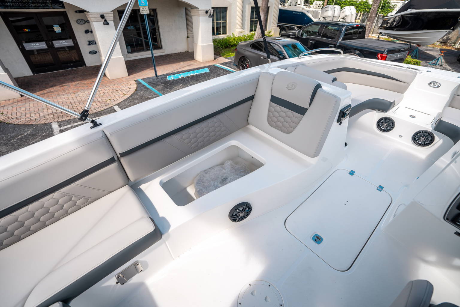 New 2025 Hurricane SunDeck Sport 192 RL OB #8504 image 16