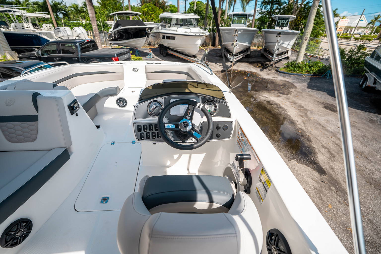 New 2025 Hurricane SunDeck Sport 192 RL OB #8504 image 18