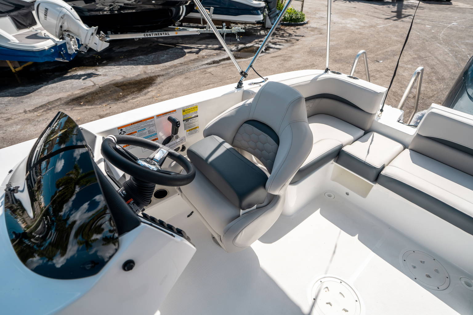 New 2025 Hurricane SunDeck Sport 192 RL OB #8504 image 20