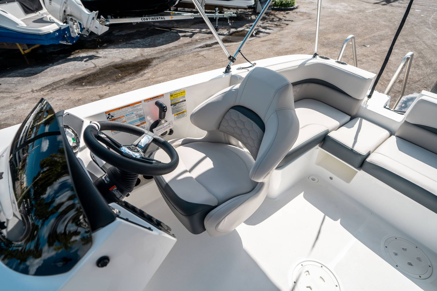 New 2025 Hurricane SunDeck Sport 192 RL OB #8504 image 21